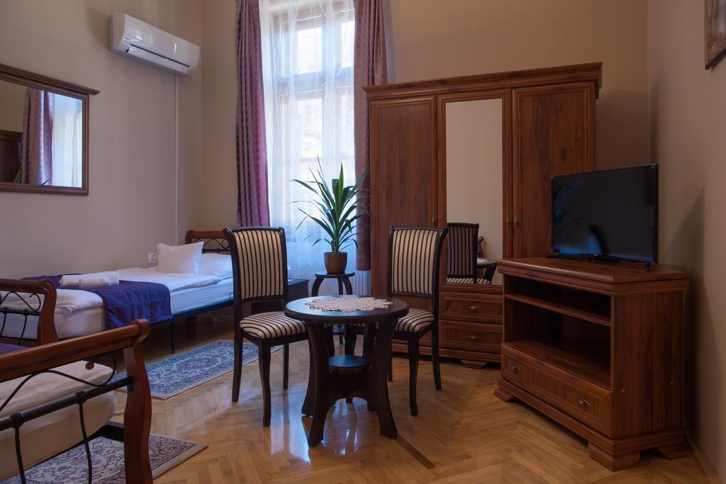 Csanabella House Hotel Szeged Room photo